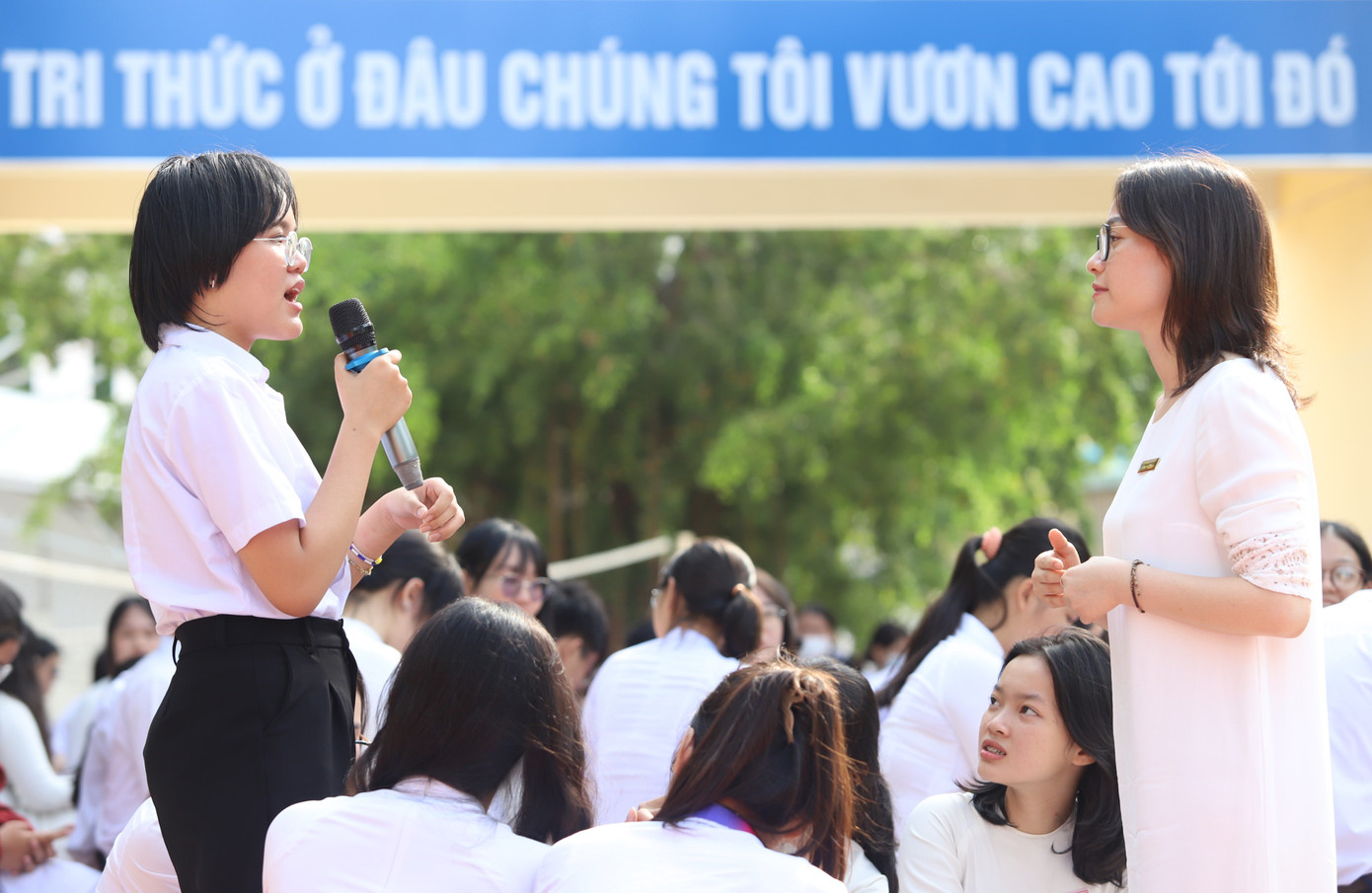 Hà My chia sẻ với chuyên gia. Ảnh: Ngô Tùng Hà My chia sẻ với chuyên gia. Ảnh: Ngô Tùng