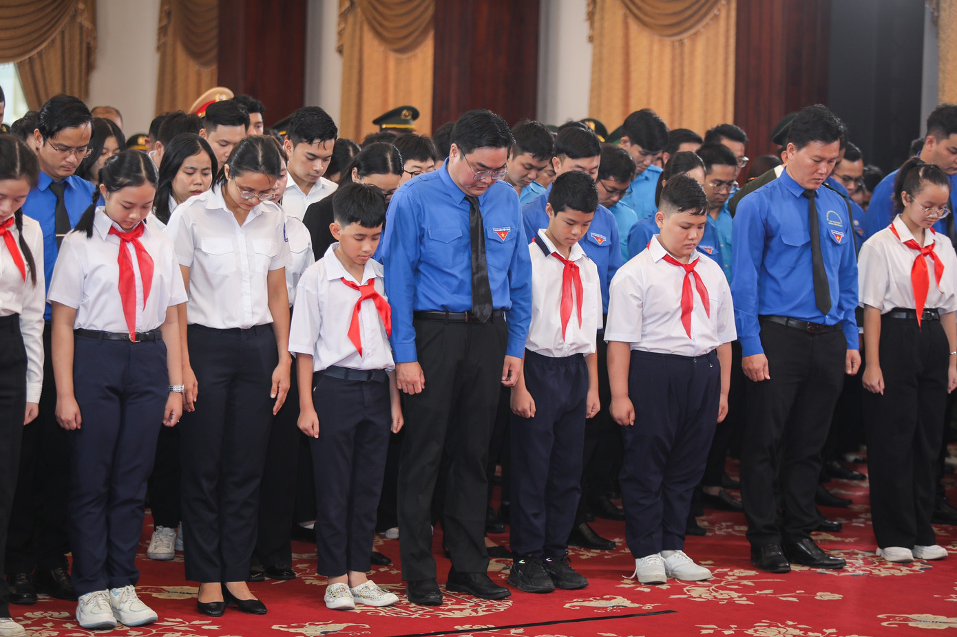 Đoàn tuổi trẻ TPHCM kính viếng Tổng Bí thư Nguyễn Phú Trọng.