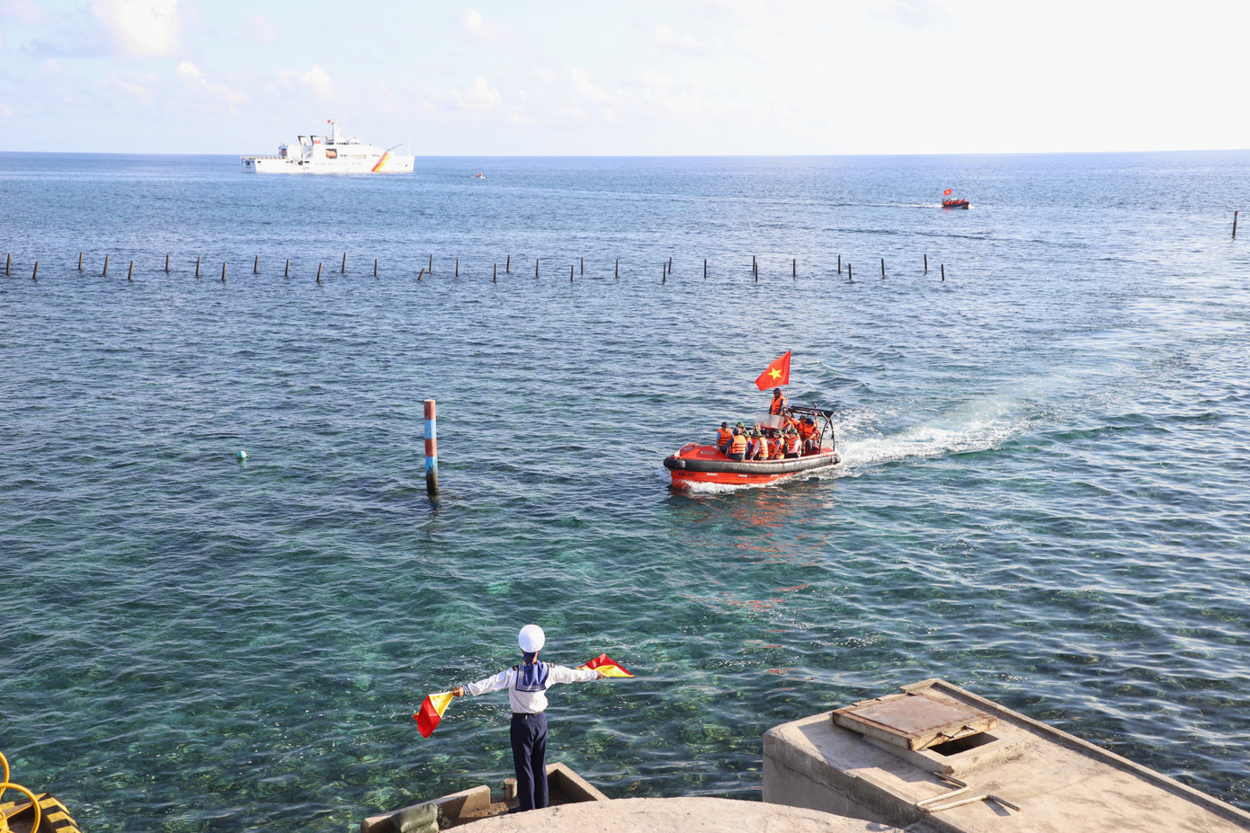 Trở về sau hải trình yêu thương, mỗi thành viên bồi đắp thêm cho mình những tình cảm trân quý đối với vùng biển trời thiêng liêng của đất nước ngoài khơi xa. Trở về sau hải trình yêu thương, mỗi thành viên bồi đắp thêm cho mình những tình cảm trân quý đối với vùng biển trời thiêng liêng của đất nước ngoài khơi xa.