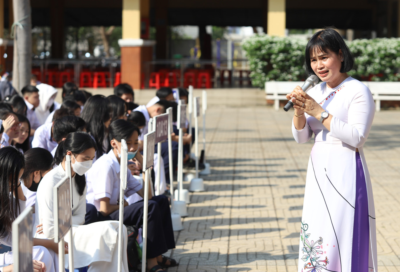 Qua chương trình, cô Hoàng Thị Hảo - Hiệu trưởng trường THPT Đào Sơn Tây gửi lời cảm ơn báo Tiền Phong, các đơn vị đồng hành và các diễn giả đã mang chương trình ý nghĩa đến gần hơn với các em học sinh.