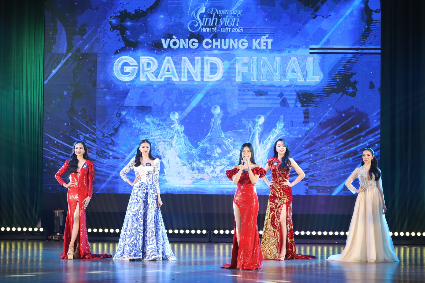 Top 5 thể hiện tài năng, bản lĩnh ở phần thi ứng xử. Ảnh: Ngô Tùng