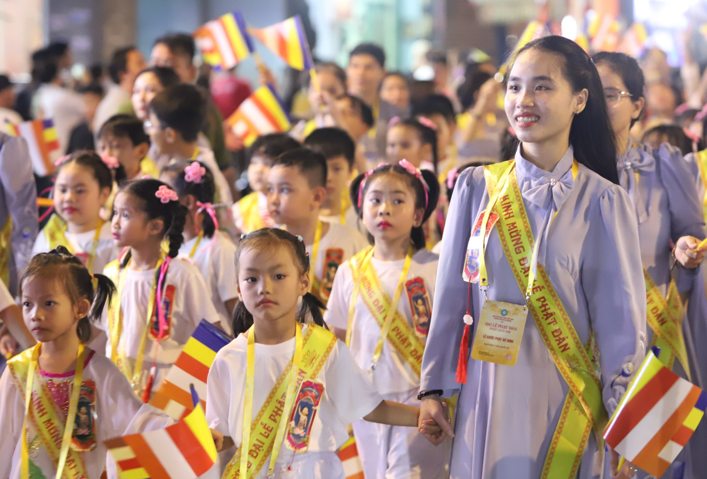 Các em thiếu nhi cũng góp mặt trong sự kiện chào mừng Đại lễ Phật đản tại TPHCM.