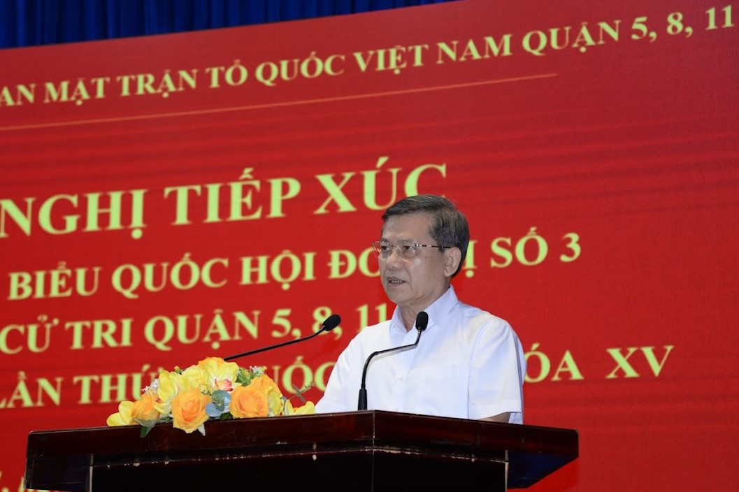 Chánh án Tòa án nhân dân Tối cao Lê Minh Trí thông tin với cử tri. Chánh án Tòa án nhân dân Tối cao Lê Minh Trí thông tin với cử tri.