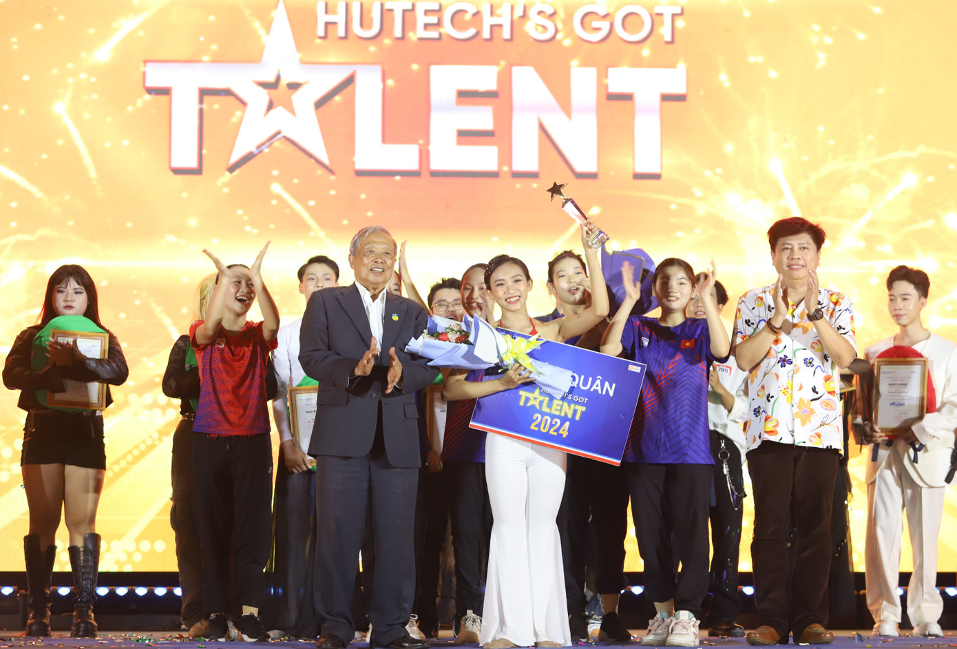 Chung cuộc, thí sinh Nguyễn Trúc Phương (Trung tâm Giáo dục thể chất) đã xuất sắc chiến thắng giành vị trí quán quân cuộc thi.