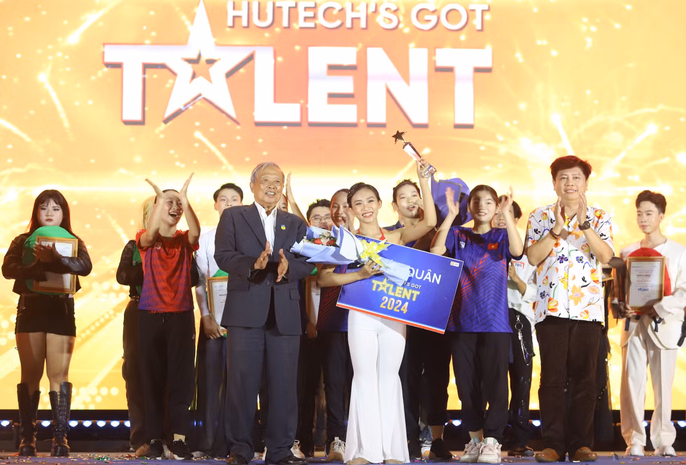 Chung cuộc, thí sinh Nguyễn Trúc Phương (Trung tâm Giáo dục thể chất) đã xuất sắc chiến thắng giành vị trí quán quân cuộc thi.