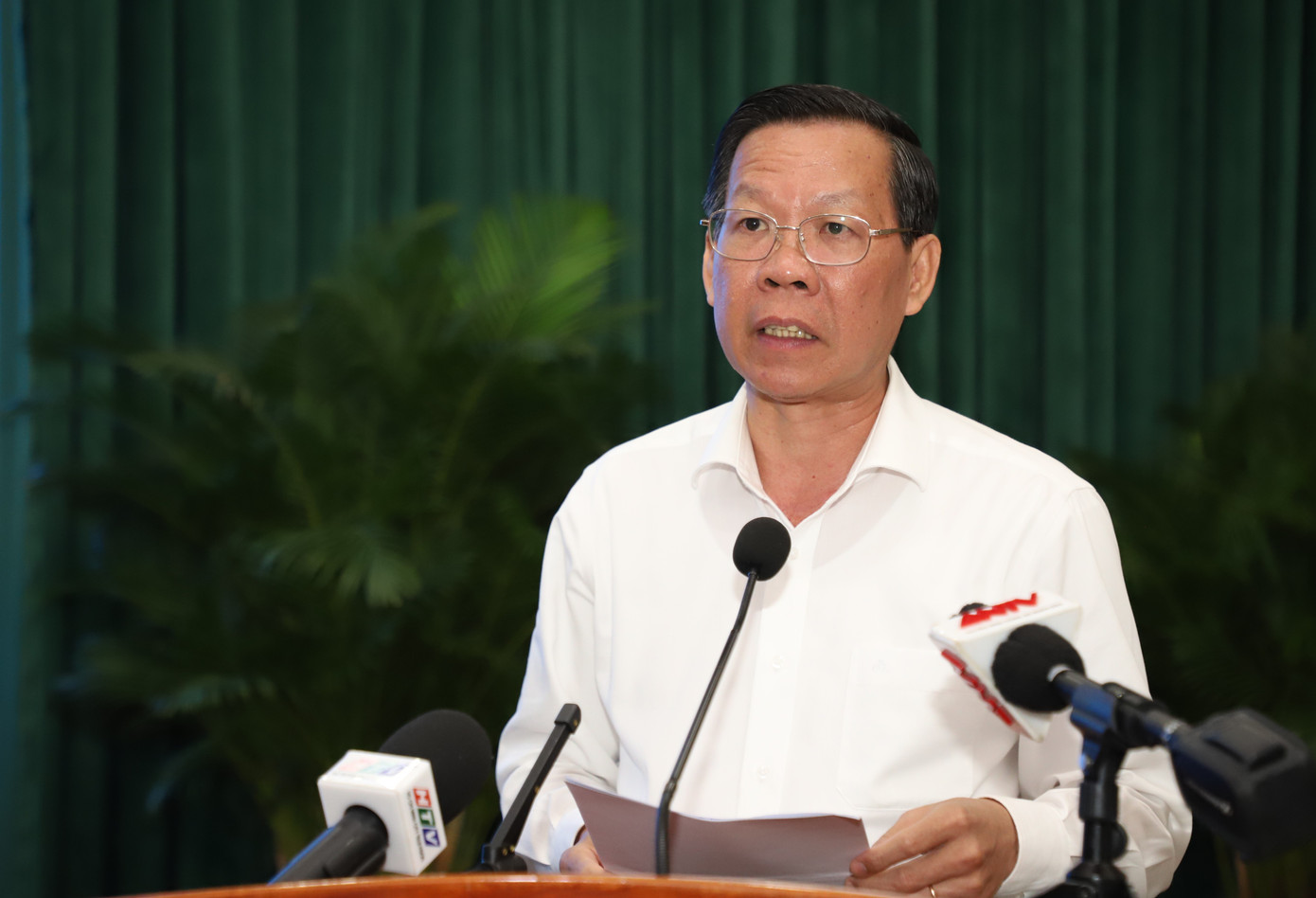 Chủ tịch TPHCM: Cuối năm 2025 các hoạt động hành chính phải thực hiện trên nền tảng số ảnh 1