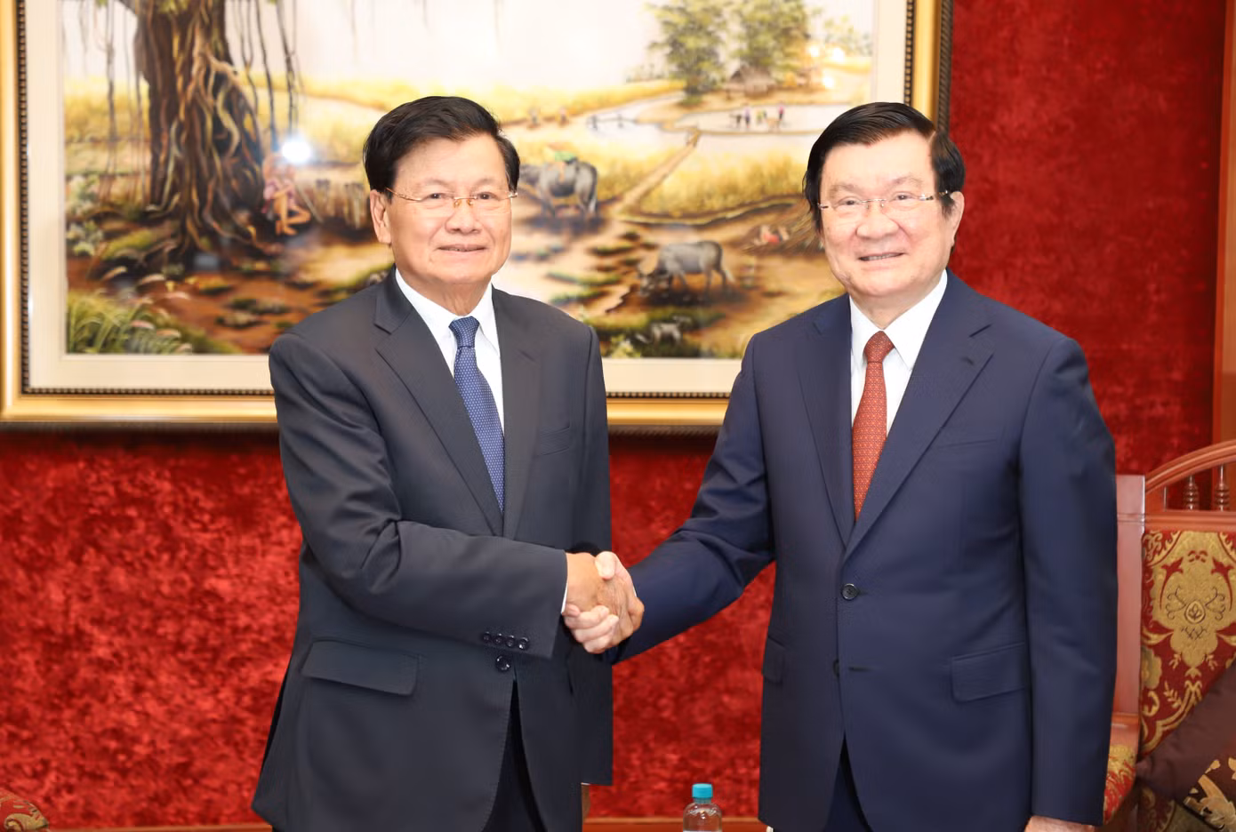 Tổng Bí thư, Chủ tịch nước Lào Thongloun Sisoulith gặp gỡ nguyên Chủ tịch nước Trương Tấn Sang. (Ảnh: Ngô Tùng) Tổng Bí thư, Chủ tịch nước Lào Thongloun Sisoulith gặp gỡ nguyên Chủ tịch nước Trương Tấn Sang. (Ảnh: Ngô Tùng)