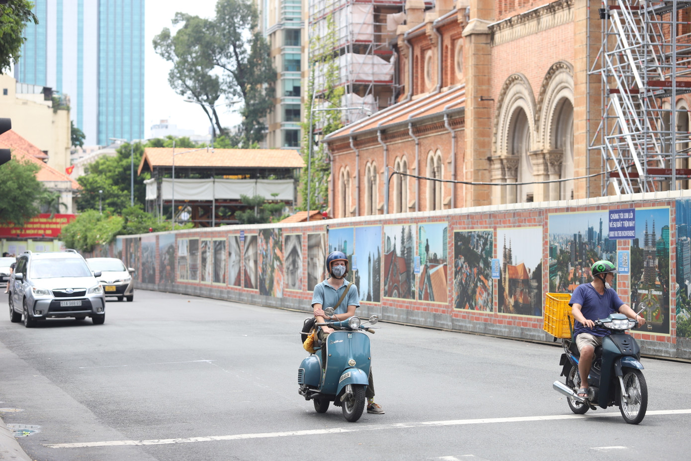 Thời tiết ngày đầu kỳ nghỉ lễ dài tại TPHCM khá mát mẻ, thuận tiện để mọi người thong thả rong chơi. Ảnh: Ngô Tùng Thời tiết ngày đầu kỳ nghỉ lễ dài tại TPHCM khá mát mẻ, thuận tiện để mọi người thong thả rong chơi. Ảnh: Ngô Tùng