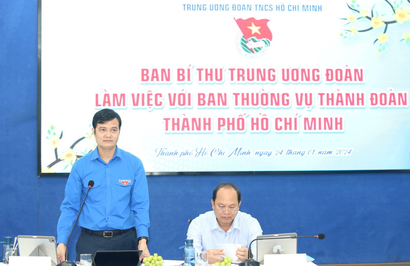 Anh Bùi Quang Huy định hướng, trao đổi một số vấn đề Thành Đoàn cần quan tâm thực hiện trong năm nay.