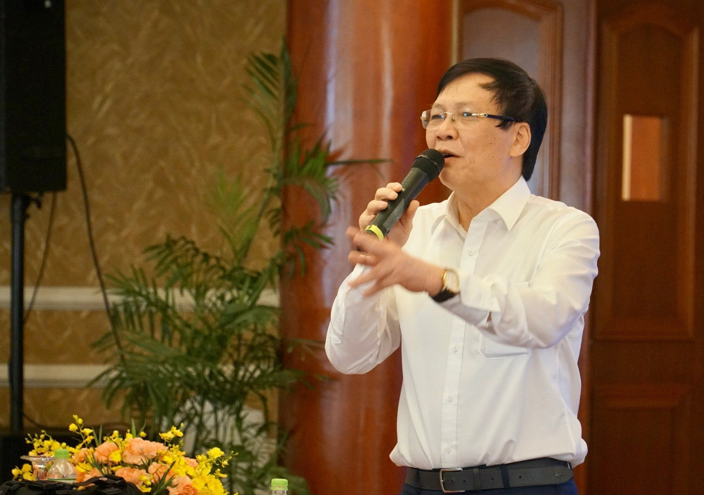 Nhà báo Hồ Quang Lợi chia sẻ trong diễn đàn. Nhà báo Hồ Quang Lợi chia sẻ trong diễn đàn.