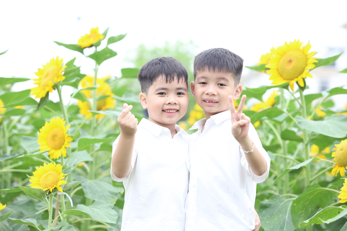 Tranh thủ thời gian rỗi, nhiều phụ huynh nhanh chóng dẫn theo con em mình đến đây vui chơi, thư giãn.