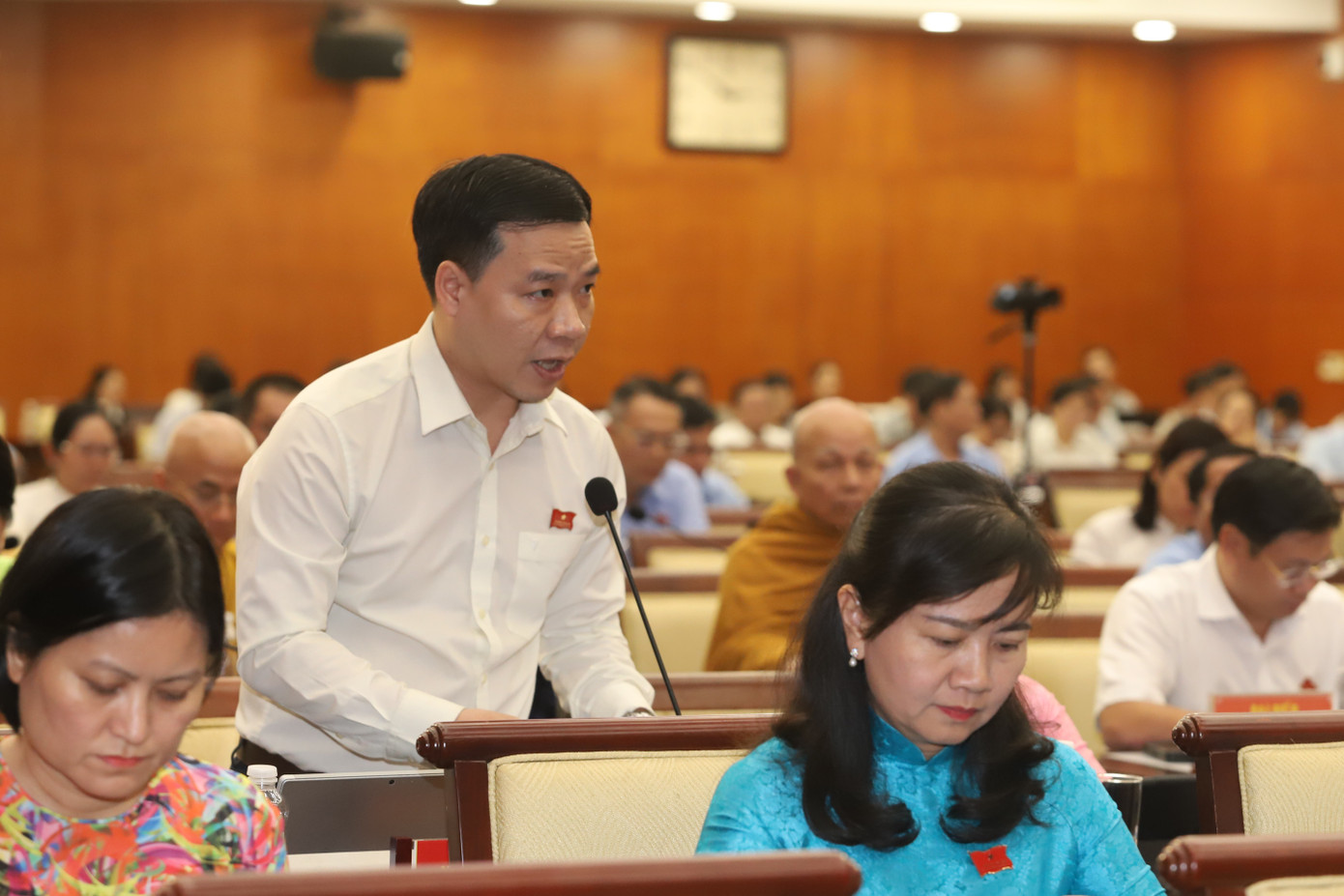 Ông Nguyễn Minh Nhựt đặt vấn đề chất vấn. Ảnh: Ngô Tùng Ông Nguyễn Minh Nhựt đặt vấn đề chất vấn. Ảnh: Ngô Tùng