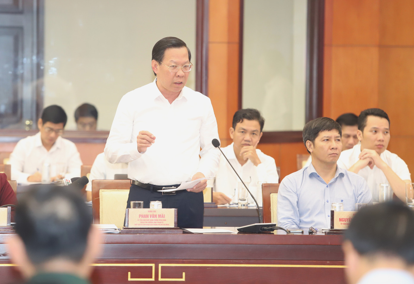 Chủ tịch UBND TPHCM Phan Văn Mãi trao đổi tại buổi làm việc. Ảnh: Ngô Tùng. Chủ tịch UBND TPHCM Phan Văn Mãi trao đổi tại buổi làm việc. Ảnh: Ngô Tùng.