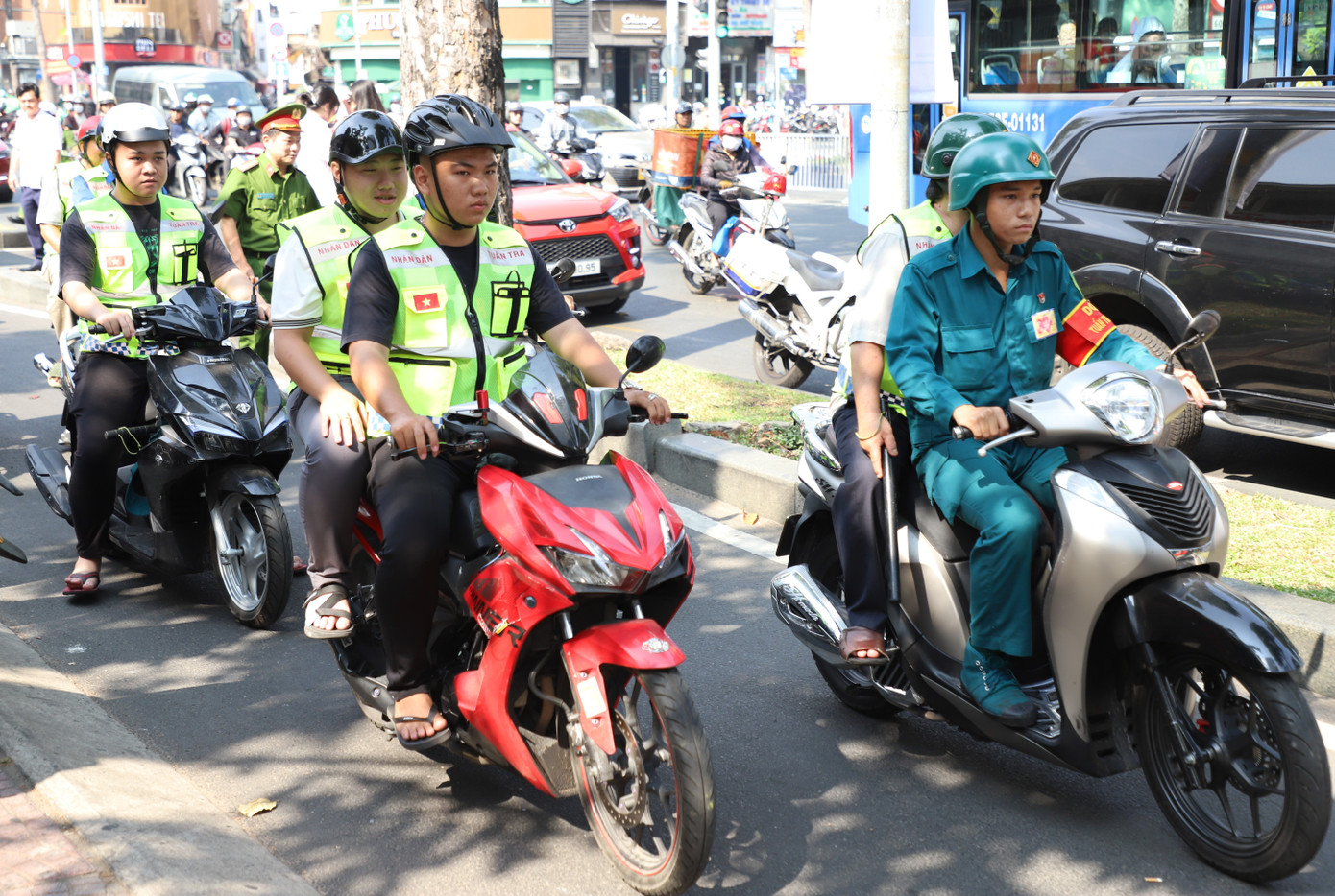 Bạn trẻ ra quân tuần tra, đảm bảo an ninh trật tự trên địa bàn khu vực trung tâm thành phố.