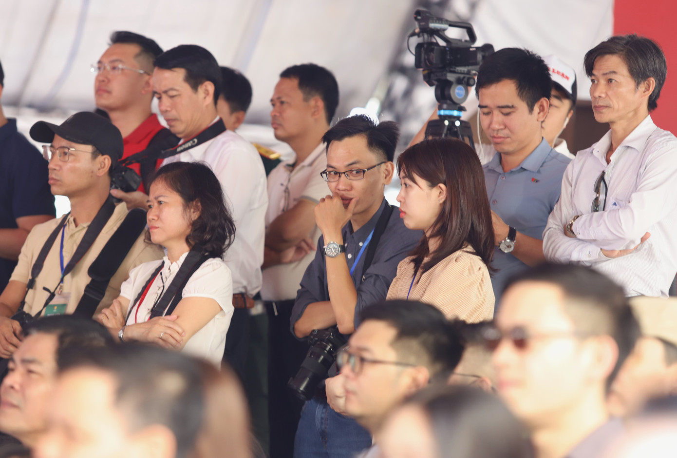 Phóng viên các cơ quan báo chí tham gia đưa tin tại buổi bế mạc Hội báo toàn quốc 2024. Ảnh: Ngô Tùng Phóng viên các cơ quan báo chí tham gia đưa tin tại buổi bế mạc Hội báo toàn quốc 2024. Ảnh: Ngô Tùng