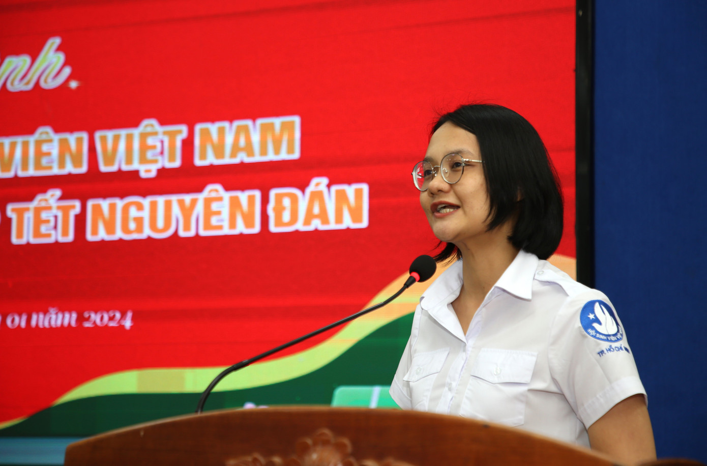 Chị Trần Thu Hà gửi gắm với các bạn cán bộ Hội Sinh viên thành phố. Ảnh: Ngô Tùng