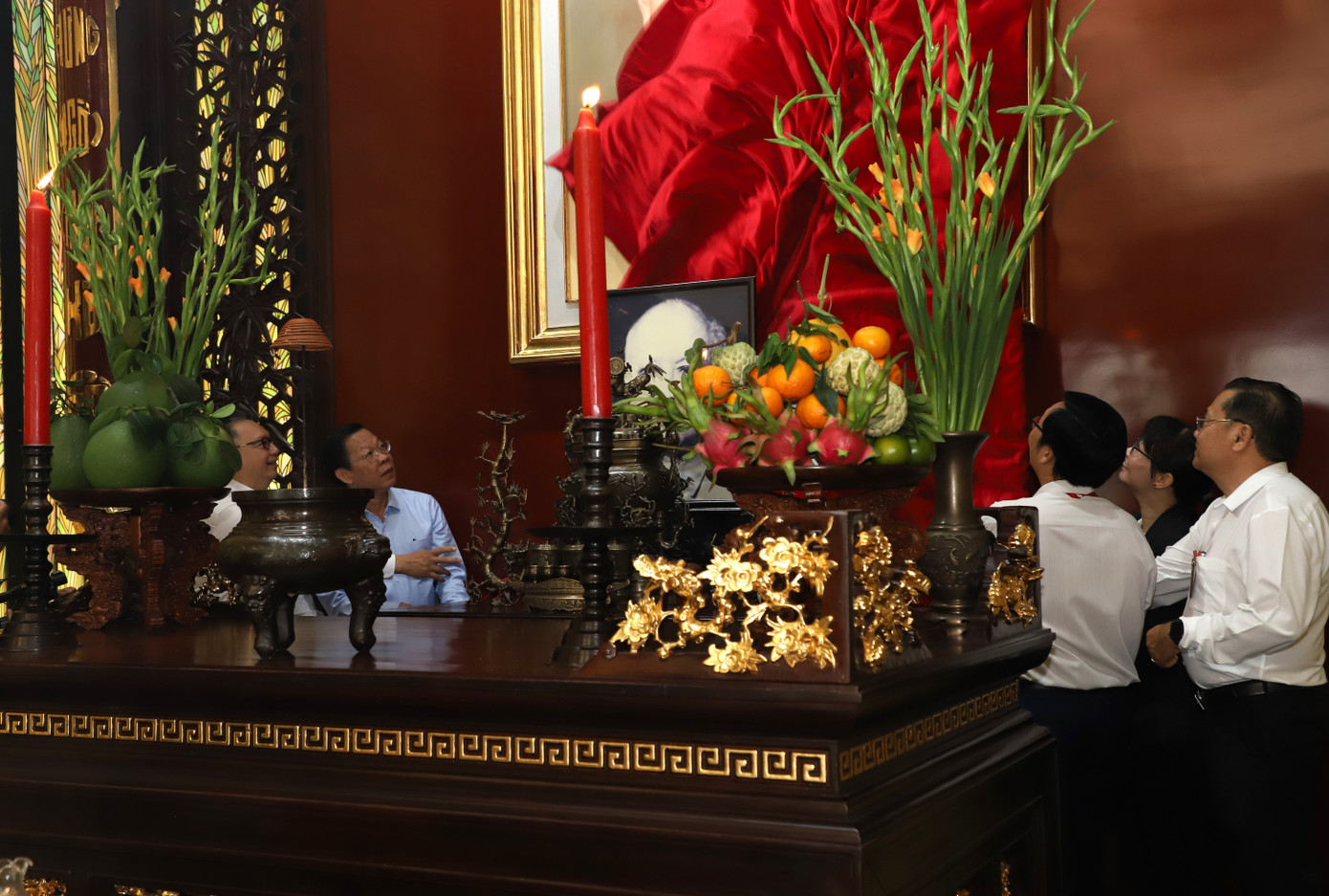 Lãnh đạo TPHCM thực hiện nghi thức an vị Phòng Tưởng niệm Chủ tịch Tôn Đức Thắng trong không gian Bảo tàng Tôn Đức Thắng.