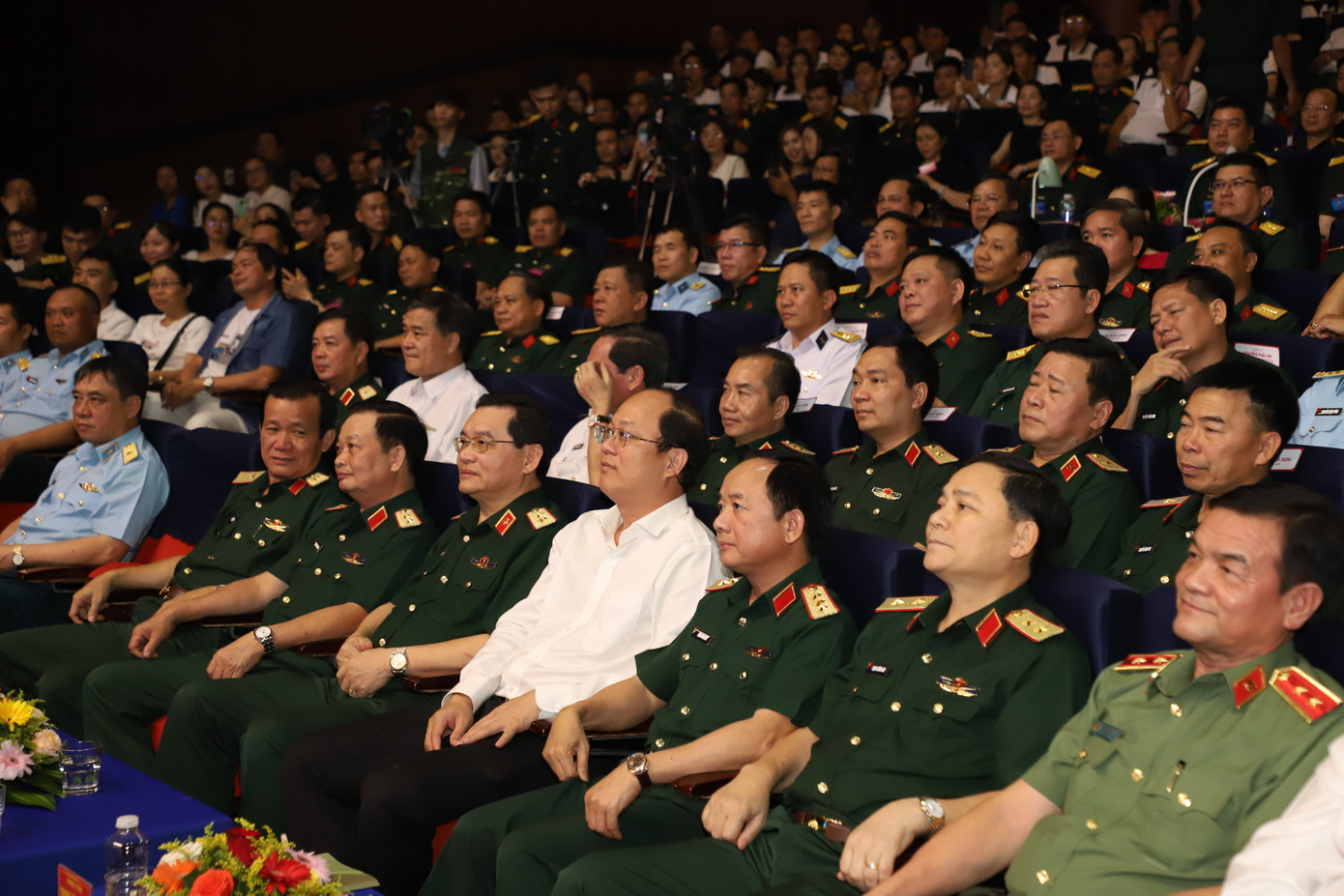 Đại diện lãnh đạo Quân ủy Trung ương, Bộ Quốc phòng, TPHCM dự buổi lễ. Ảnh: Ngô Tùng