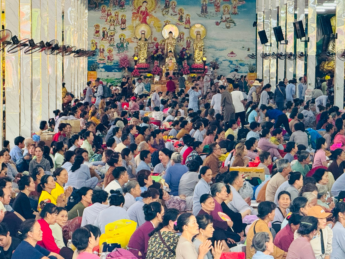 Ước tính có khoảng 30.000 người đã trở về chùa Đại Tòng Lâm dịp này để tham gia lễ vía Quán Thế Âm Bồ tát.