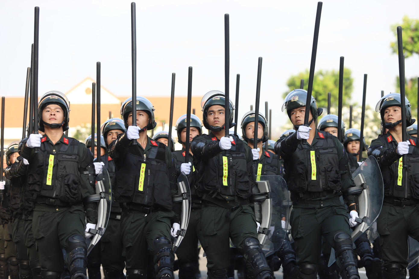 Tại buổi lễ ra quân, các đơn vị trong lực lượng vũ trang thành phố đã tham gia diễu binh, diễu hành, thực hiện điều lệnh đội hình đội ngũ.