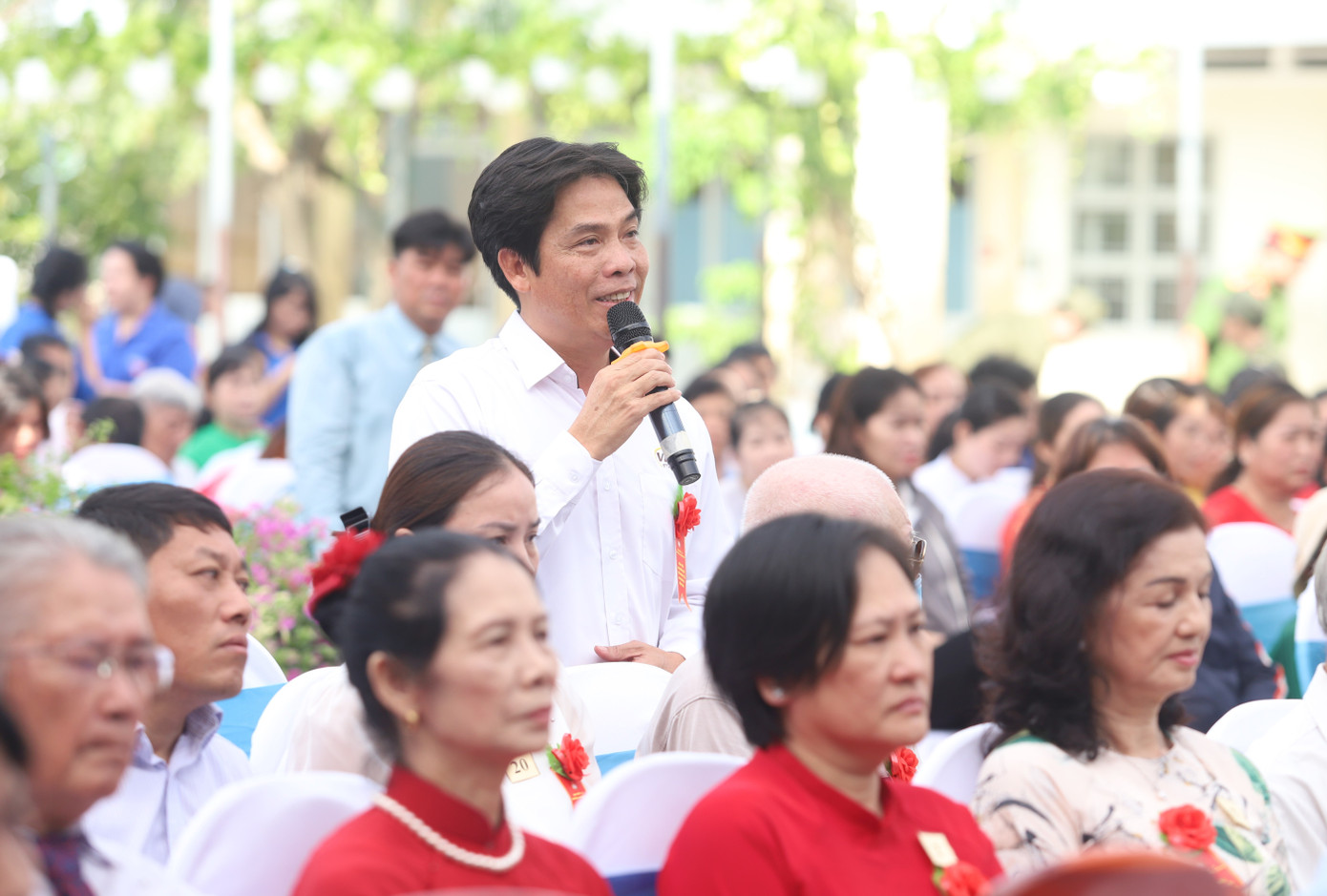 Tại ngày hội, bà con hai khu phố đã nêu ra những vấn đề và giải pháp giúp địa phương ngày một đi lên. Ảnh: Ngô Tùng.