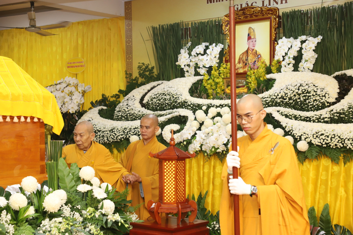 Chư tôn đức tiếc thương Hòa thượng Thích Huệ Trí.