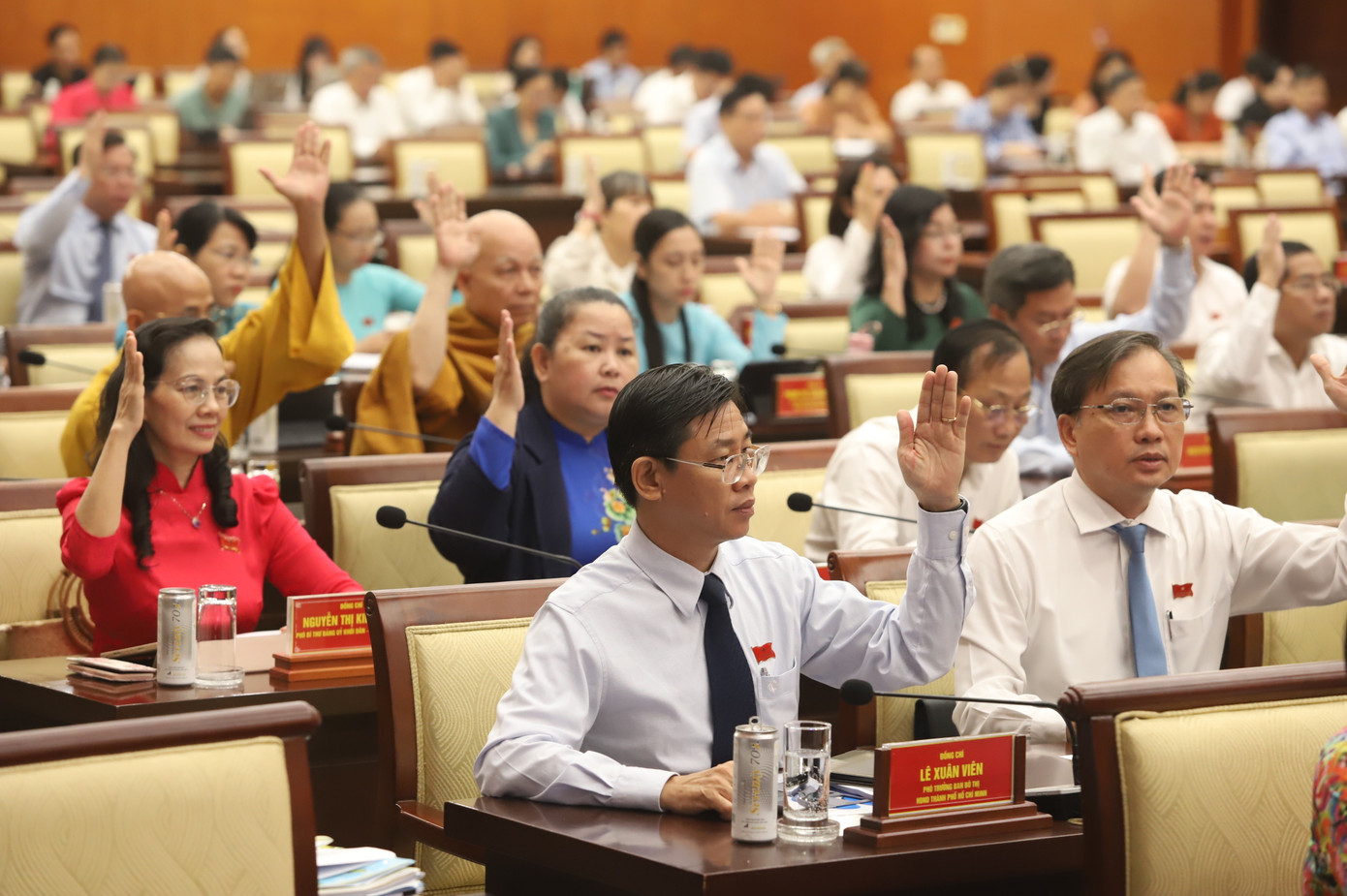 Đại biểu HĐND TPHCM biểu quyết thông qua dự thảo nghị quyết. Ảnh: Ngô Tùng Đại biểu HĐND TPHCM biểu quyết thông qua dự thảo nghị quyết. Ảnh: Ngô Tùng