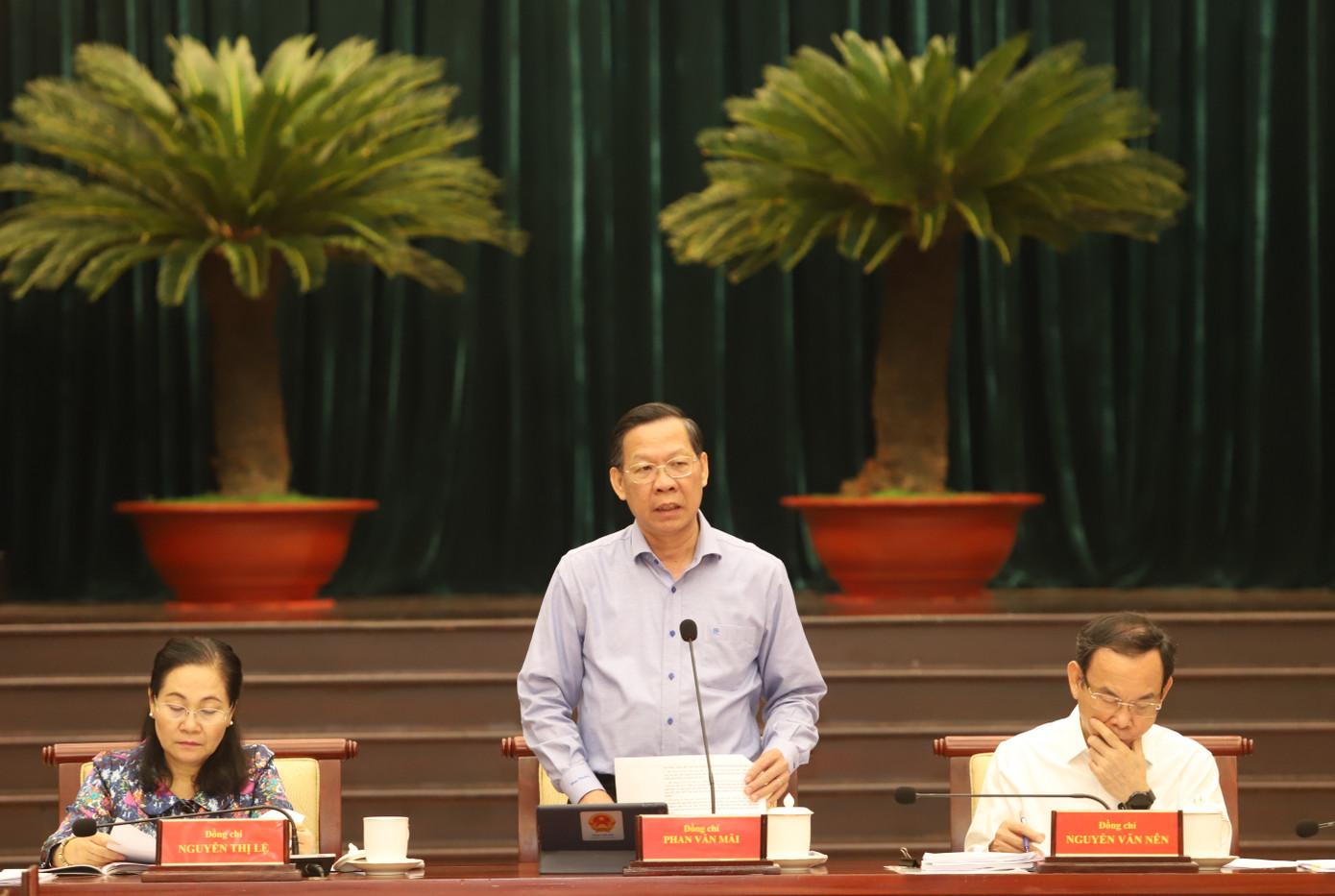 Chủ tịch UBND TPHCM Phan Văn Mãi trao đổi tại hội nghị. Ảnh: Ngô Tùng Chủ tịch UBND TPHCM Phan Văn Mãi trao đổi tại hội nghị. Ảnh: Ngô Tùng