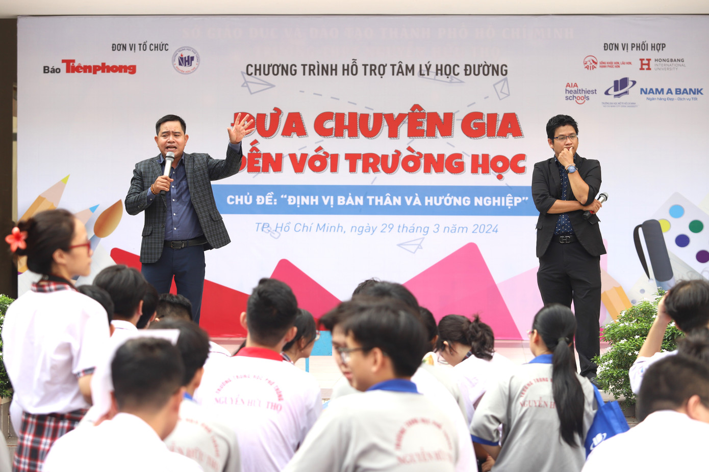 Các chuyên gia mang đến những kiến thức, lời khuyên thiết thực giúp bạn trẻ vững vàng hơn trước khi đưa ra quyết định của bản thân. Các chuyên gia mang đến những kiến thức, lời khuyên thiết thực giúp bạn trẻ vững vàng hơn trước khi đưa ra quyết định của bản thân.