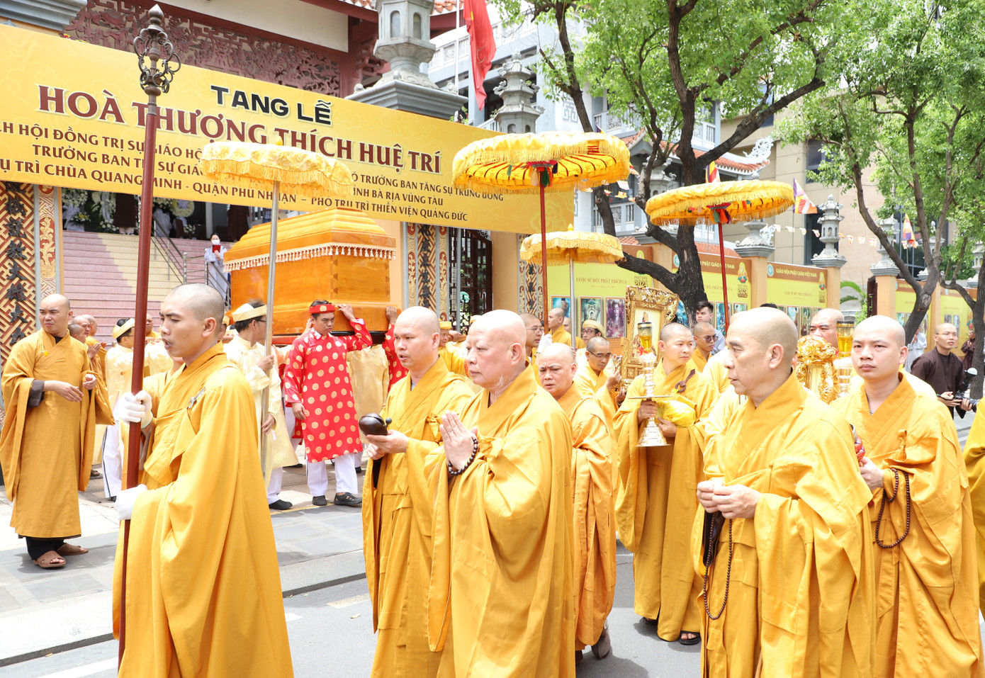Sau đó, lễ nhập bảo tháp sẽ diễn ra lúc 6h, ngày 25/7 tại Tổ đình Kim Tiên. Sau đó, lễ nhập bảo tháp sẽ diễn ra lúc 6h, ngày 25/7 tại Tổ đình Kim Tiên.