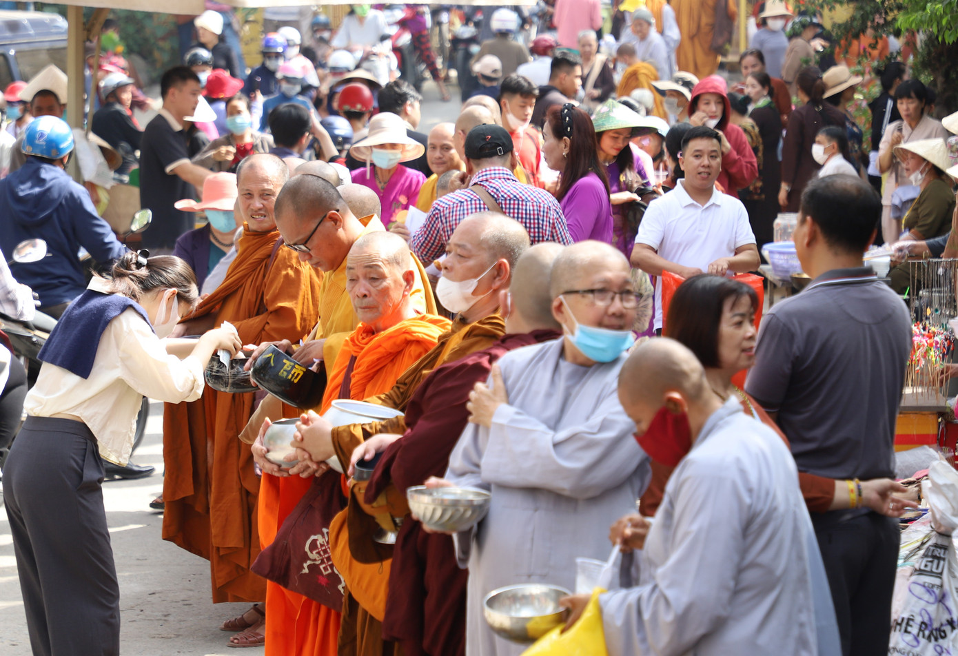 Lễ sớt bát cúng dường trai tăng nhằm tái hiện, ôn lại truyền thống tốt đẹp thời đức Phật còn tại thế, nhằm gieo trồng những hạt giống lành cho hàng phật tử tại gia.