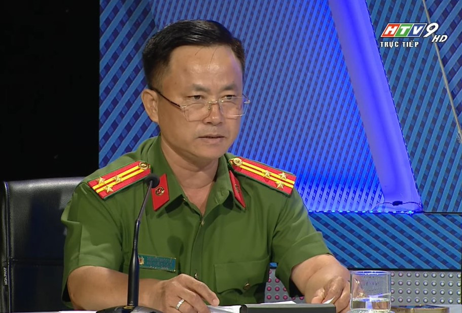 Thượng tá Nguyễn Ngọc Hải thông tin với cử tri. Thượng tá Nguyễn Ngọc Hải thông tin với cử tri.