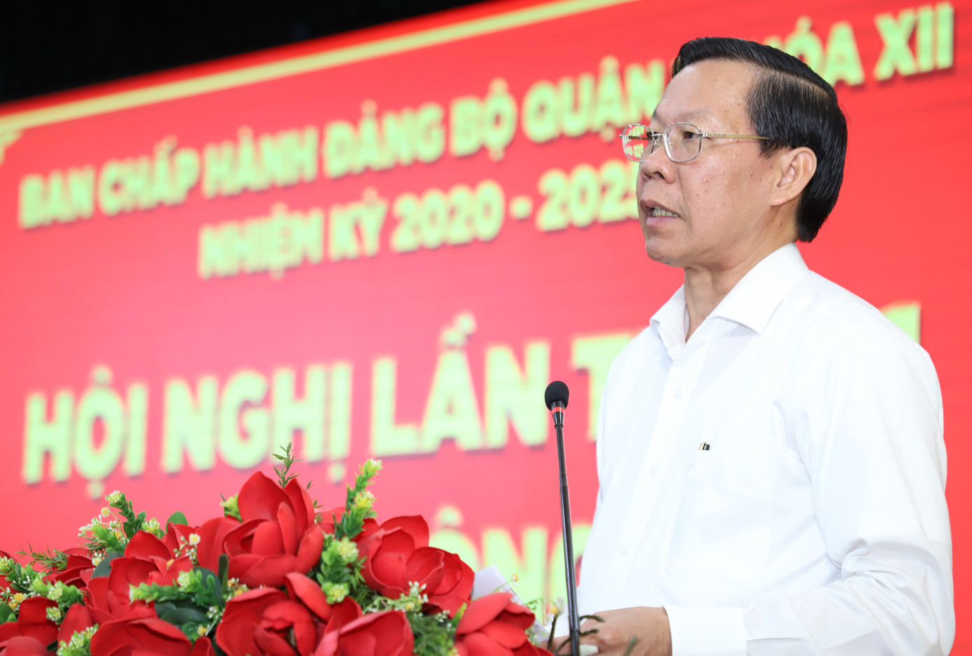 Chủ tịch UBND TPHCM Phan Văn Mãi trao đổi tại hội nghị. Ảnh: Ngô Tùng Chủ tịch UBND TPHCM Phan Văn Mãi trao đổi tại hội nghị. Ảnh: Ngô Tùng