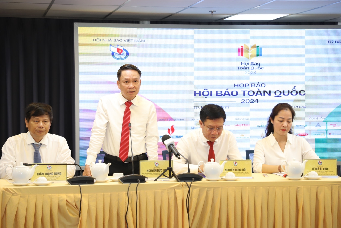 Phó Chủ tịch Thường trực Hội Nhà báo Việt Nam Nguyễn Đức Lợi thông tin về Hội báo toàn quốc 2024. Ảnh: Ngô Tùng