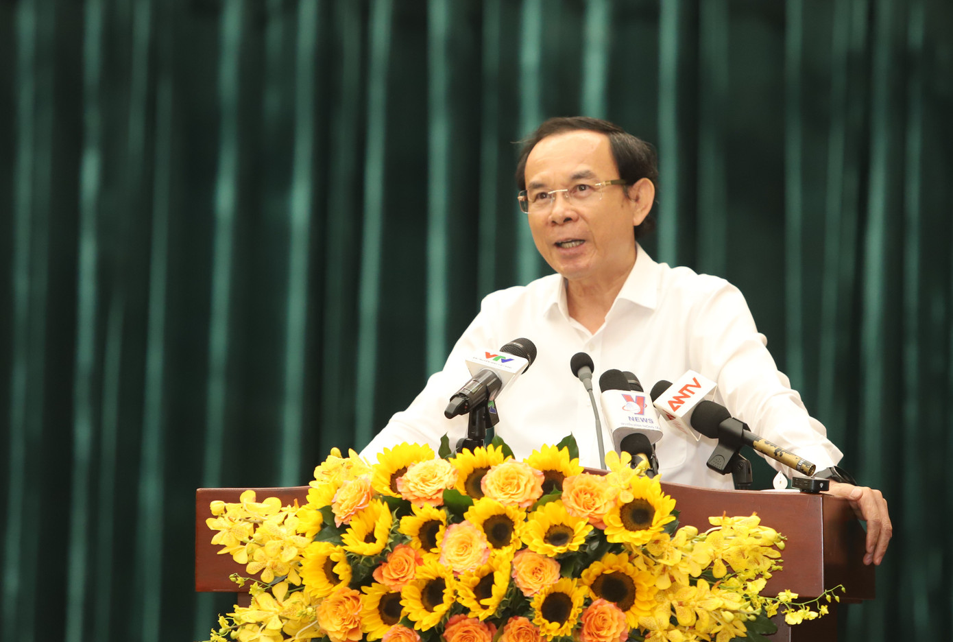 Bí thư Thành ủy TPHCM Nguyễn Văn Nên phát biểu tại hội nghị. Ảnh: Ngô Tùng