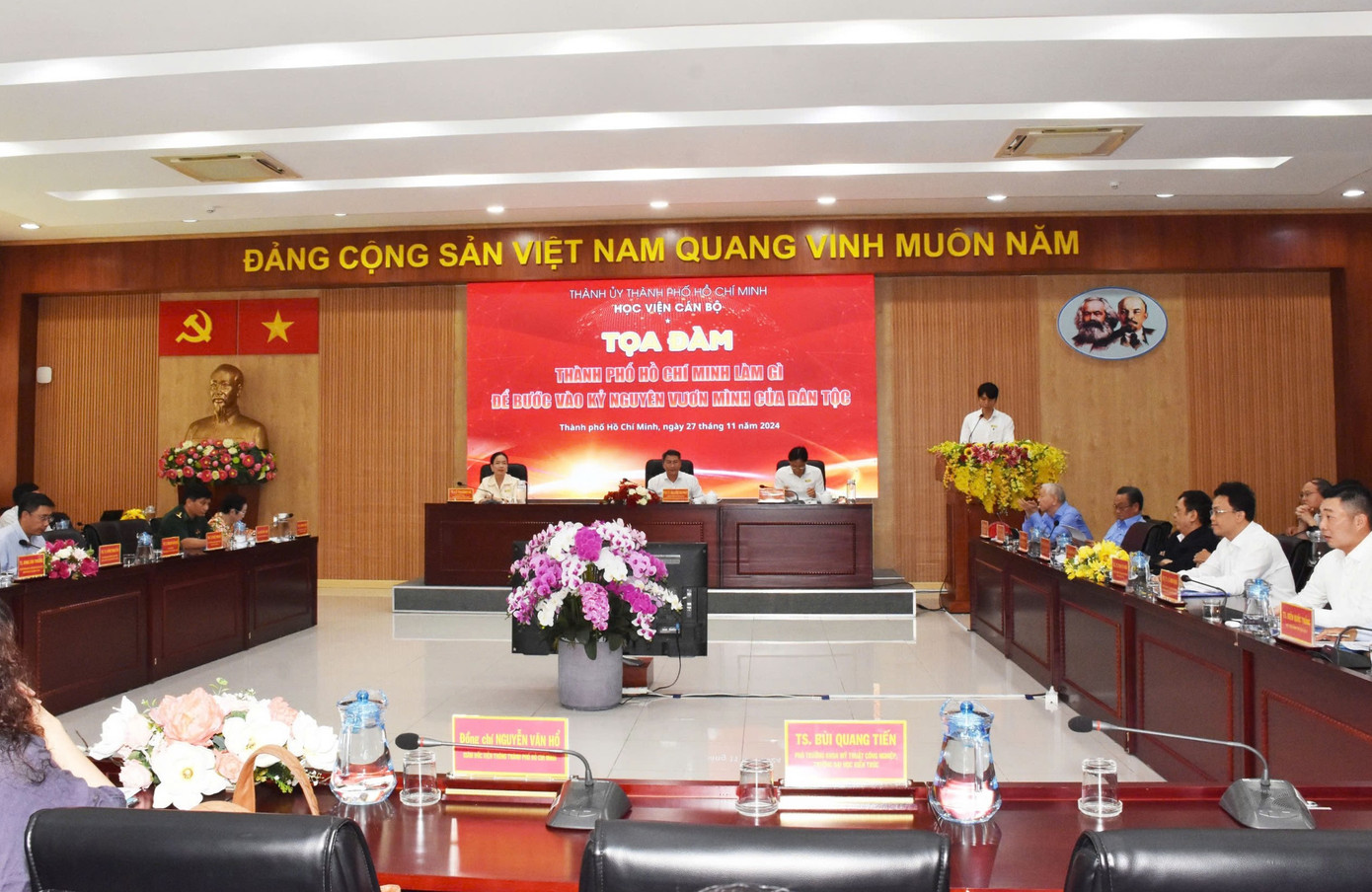 Tọa đàm định hướng, gợi mở nhiều vấn đề để TPHCM triển khai thực hiện trong kỷ nguyên mới. Tọa đàm định hướng, gợi mở nhiều vấn đề để TPHCM triển khai thực hiện trong kỷ nguyên mới.