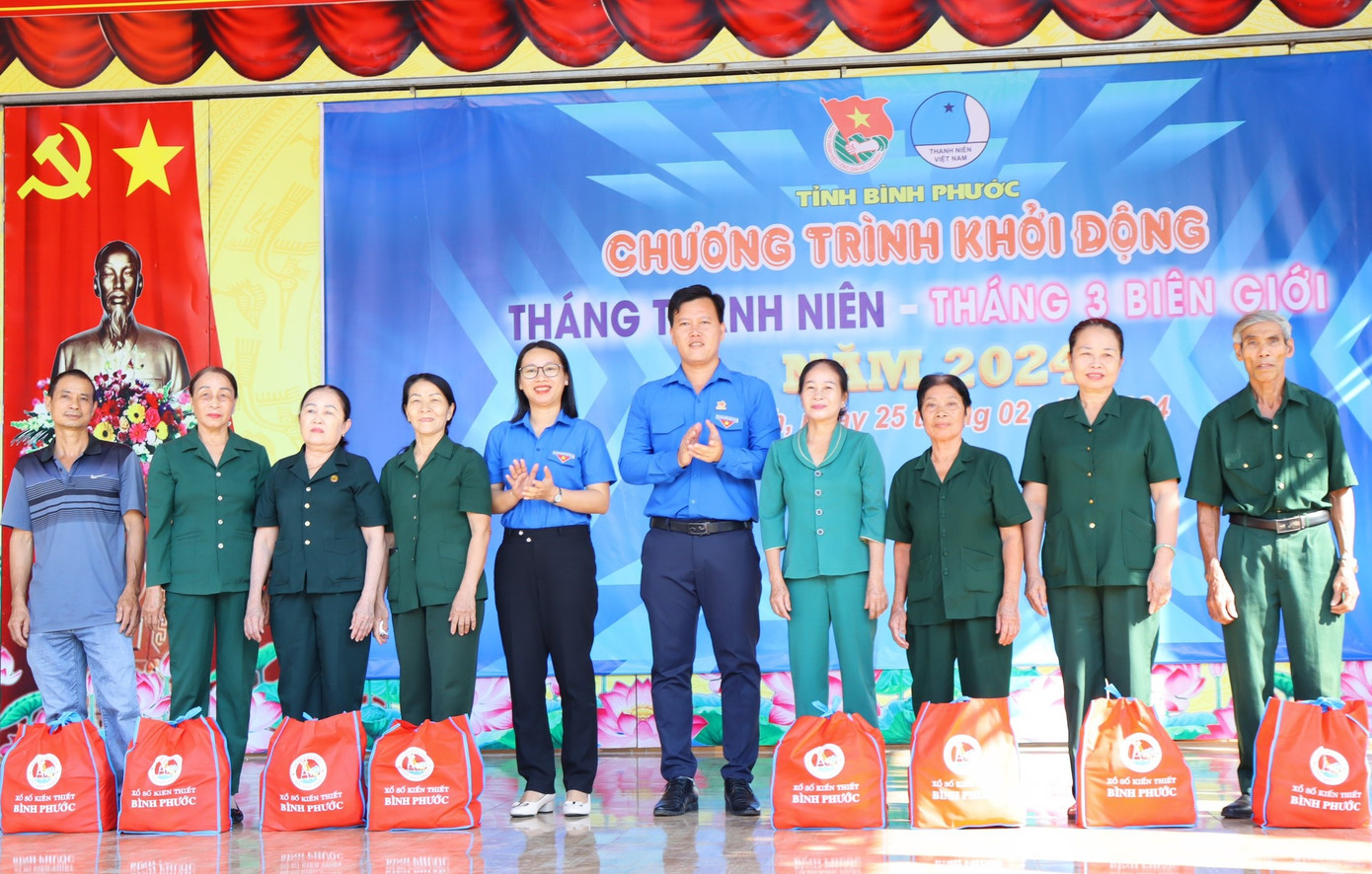 Tỉnh Đoàn tặng quà tri ân các cựu TNXP.