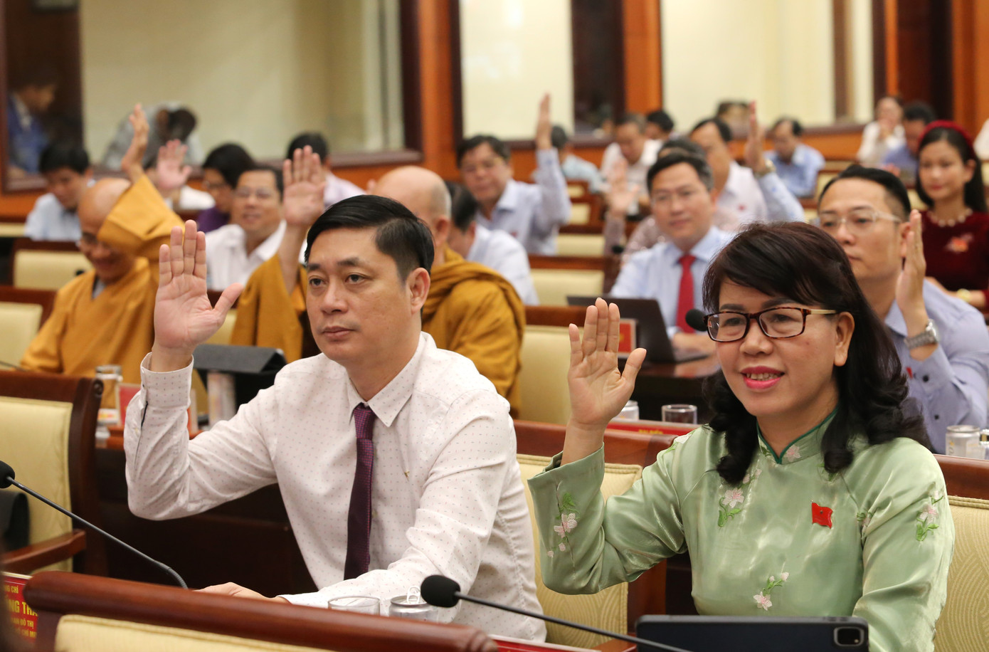 Các đại biểu HĐND TPHCM biểu quyết một số nội dung tại Kỳ họp thứ 13. Ảnh: Ngô Tùng. Các đại biểu HĐND TPHCM biểu quyết một số nội dung tại Kỳ họp thứ 13. Ảnh: Ngô Tùng.