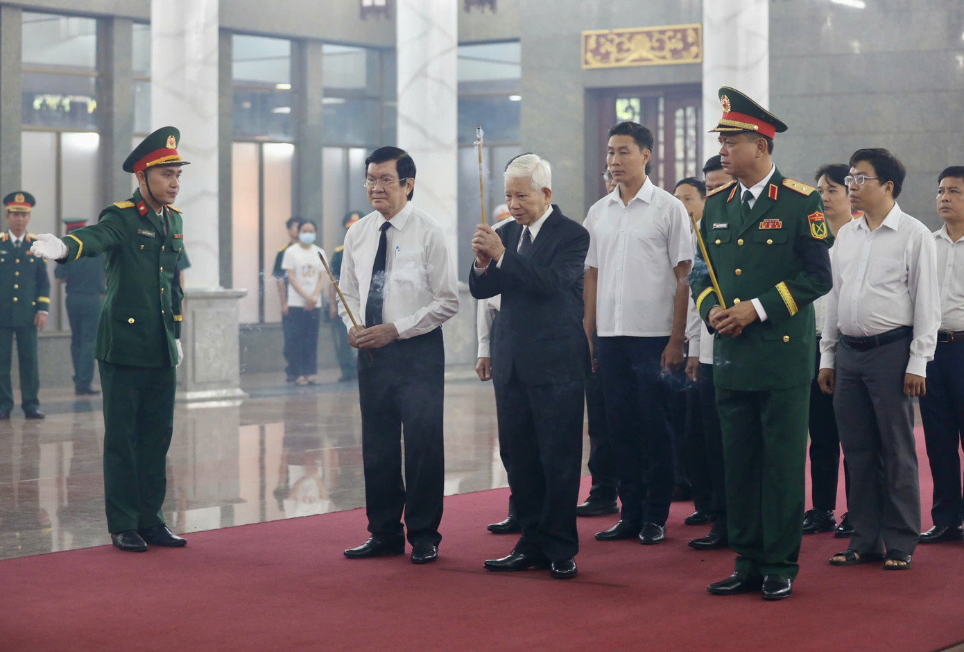 Tham dự Lễ viếng 12 liệt sĩ có nguyên Chủ tịch nước Nguyễn Minh Triết, nguyên Chủ tịch nước Trương Tấn Sang, nguyên Thủ tướng Chính phủ Nguyễn Tấn Dũng, nguyên Thường trực Ban Bí thư Lê Hồng Anh. Ảnh: Duy Anh Tham dự Lễ viếng 12 liệt sĩ có nguyên Chủ tịch nước Nguyễn Minh Triết, nguyên Chủ tịch nước Trương Tấn Sang, nguyên Thủ tướng Chính phủ Nguyễn Tấn Dũng, nguyên Thường trực Ban Bí thư Lê Hồng Anh. Ảnh: Duy Anh