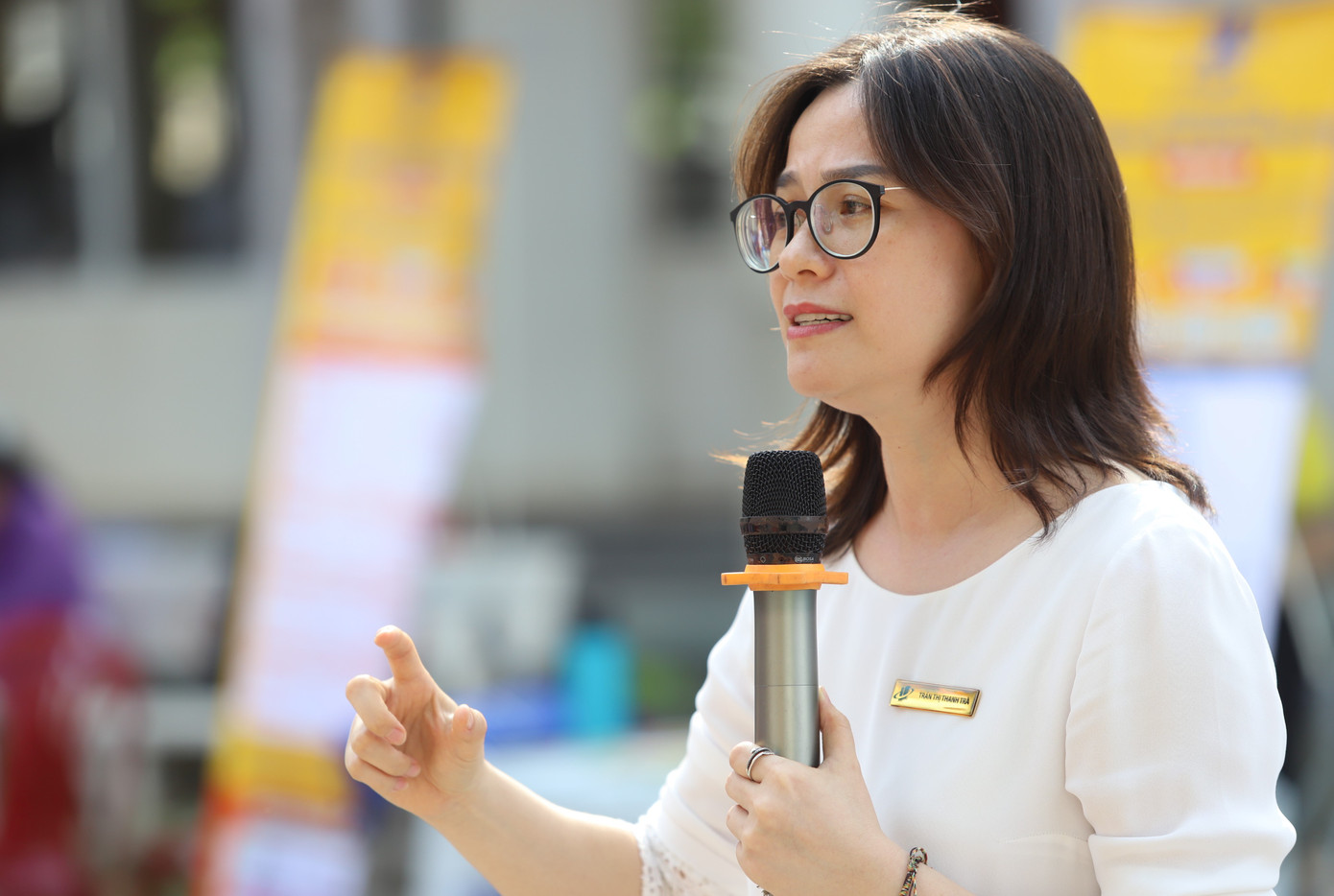 Nữ giảng viên chia sẻ một số phương pháp giúp bạn trẻ vượt qua khó khăn, áp lực. Nữ giảng viên chia sẻ một số phương pháp giúp bạn trẻ vượt qua khó khăn, áp lực.