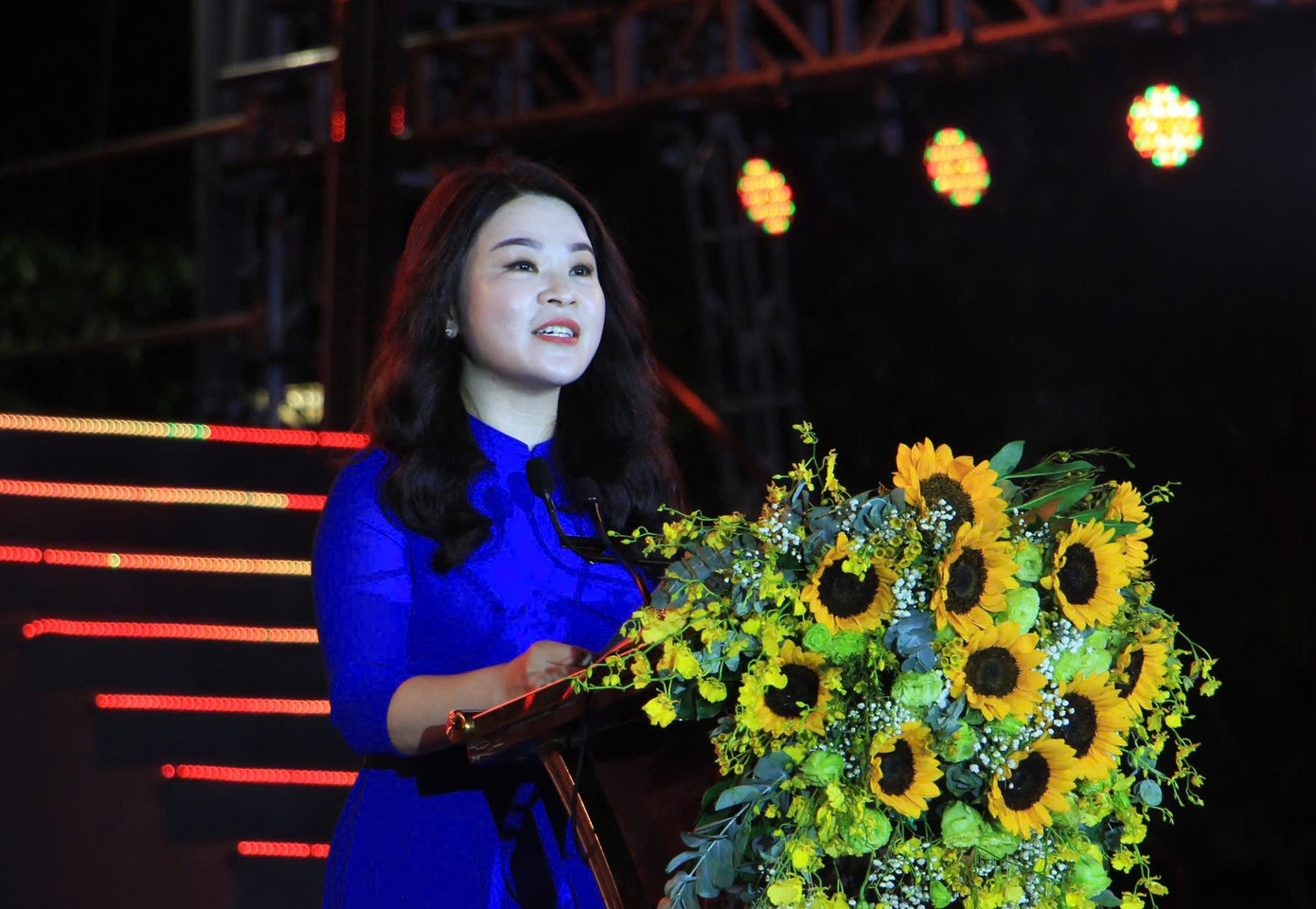 Chị Chu Hồng Minh chia sẻ mở đầu chương trình nghệ thuật “Giai điệu trẻ”. Ảnh: CTV Chị Chu Hồng Minh chia sẻ mở đầu chương trình nghệ thuật “Giai điệu trẻ”. Ảnh: CTV