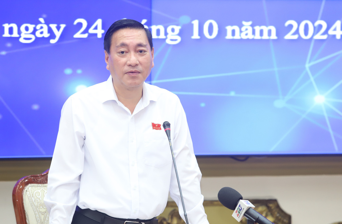 Phó Chủ tịch HĐND TPHCM Phạm Thành Kiên trao đổi kết luận buổi giám sát. Ảnh: Ngô Tùng.