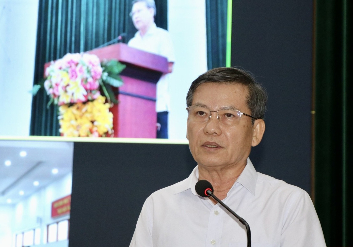 Viện trưởng VKSNDTC Lê Minh Trí trao đổi tại buổi tiếp xúc cử tri sau Kỳ họp thứ 7 của Quốc hội. Ảnh: B.P Viện trưởng VKSNDTC Lê Minh Trí trao đổi tại buổi tiếp xúc cử tri sau Kỳ họp thứ 7 của Quốc hội. Ảnh: B.P