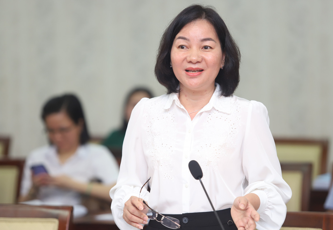 Trưởng ban Tuyên giáo Tỉnh ủy Bình Dương Trương Thị Bích Hạnh trao đổi cách làm đặc trưng tại địa phương. Ảnh: Ngô Tùng Trưởng ban Tuyên giáo Tỉnh ủy Bình Dương Trương Thị Bích Hạnh trao đổi cách làm đặc trưng tại địa phương. Ảnh: Ngô Tùng