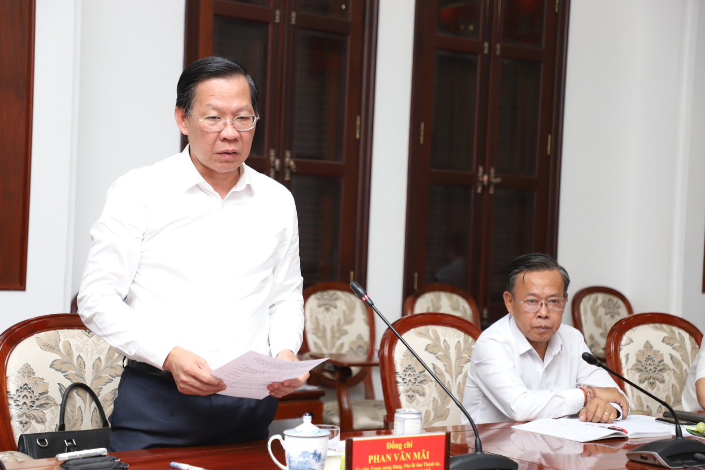 Chủ tịch UBND TPHCM trao đổi với đoàn giám sát. Ảnh: Ngô Tùng. Chủ tịch UBND TPHCM trao đổi với đoàn giám sát. Ảnh: Ngô Tùng.