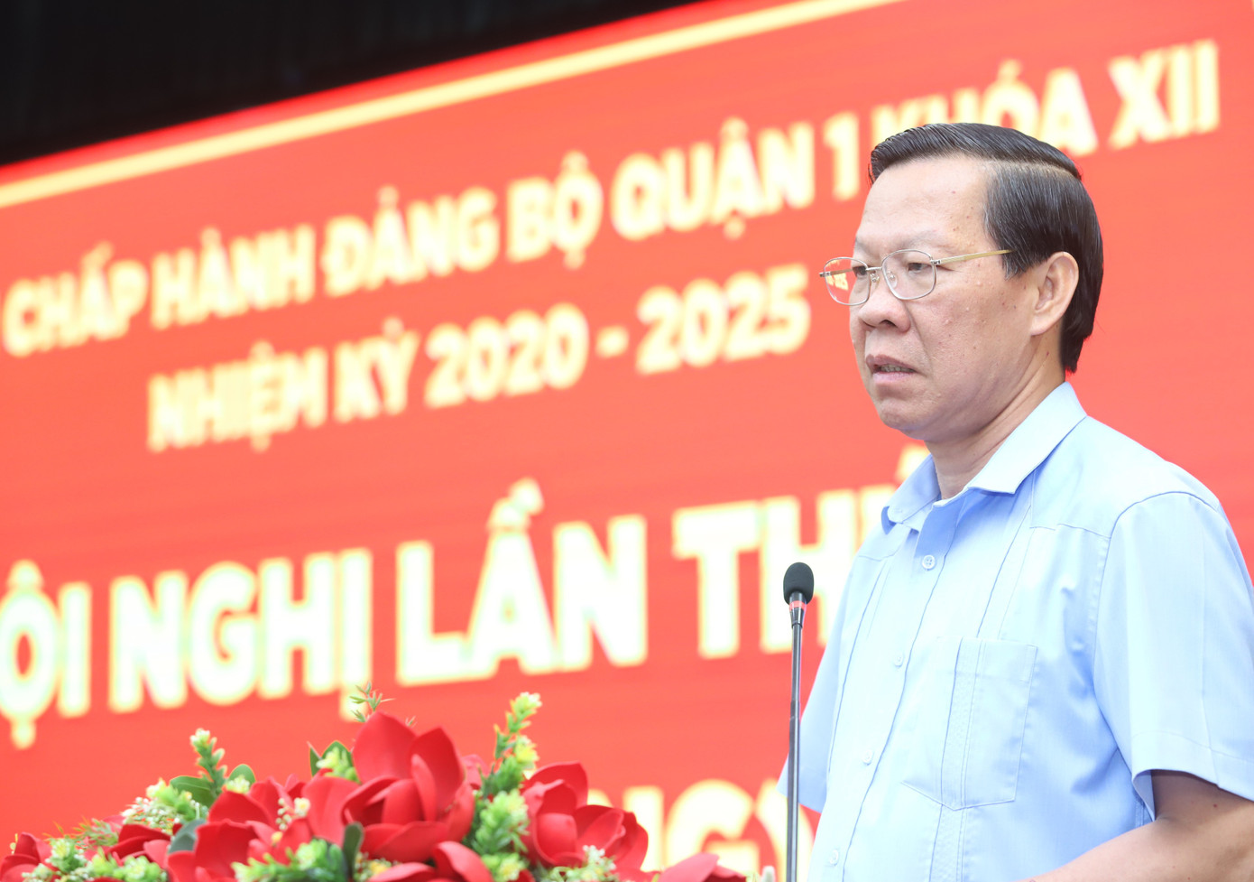 Chủ tịch UBND TPHCM Phan Văn Mãi trao đổi tại hội nghị. Ảnh: Ngô Tùng Chủ tịch UBND TPHCM Phan Văn Mãi trao đổi tại hội nghị. Ảnh: Ngô Tùng