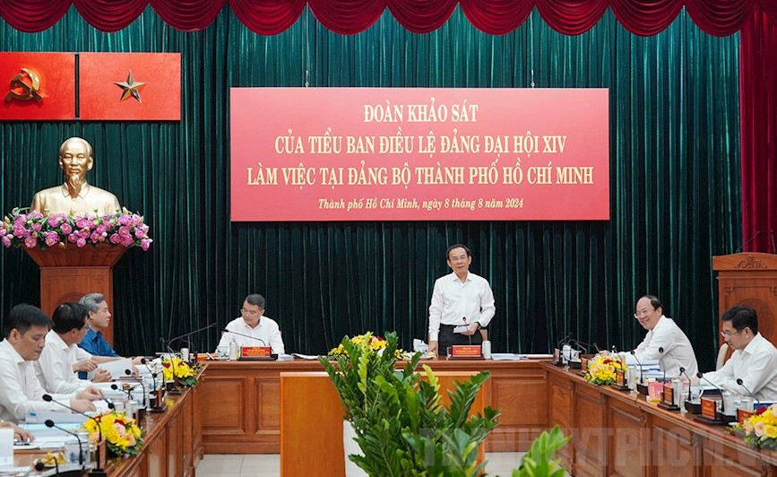 Tiếp đoàn khảo sát và trao đổi ý kiến có Bí thư Thành ủy TPHCM Nguyễn Văn Nên cùng lãnh đạo các cơ quan, đơn vị thành phố. Ảnh: Thành ủy TPHCM