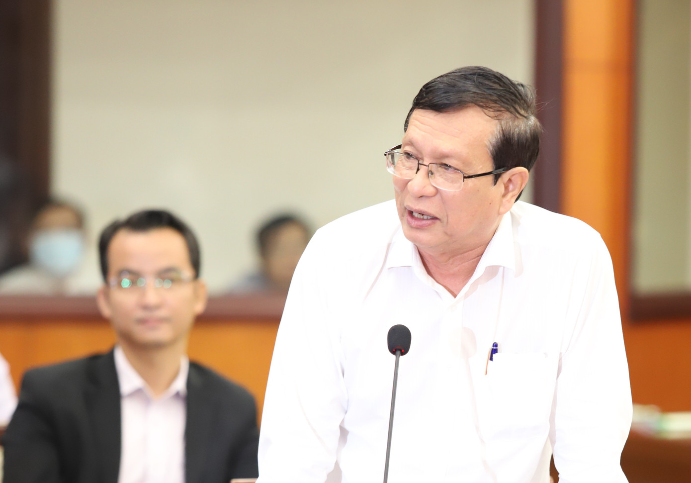 GS.TS Võ Văn Sen nêu ý kiến với lãnh đạo TPHCM. GS.TS Võ Văn Sen nêu ý kiến với lãnh đạo TPHCM.