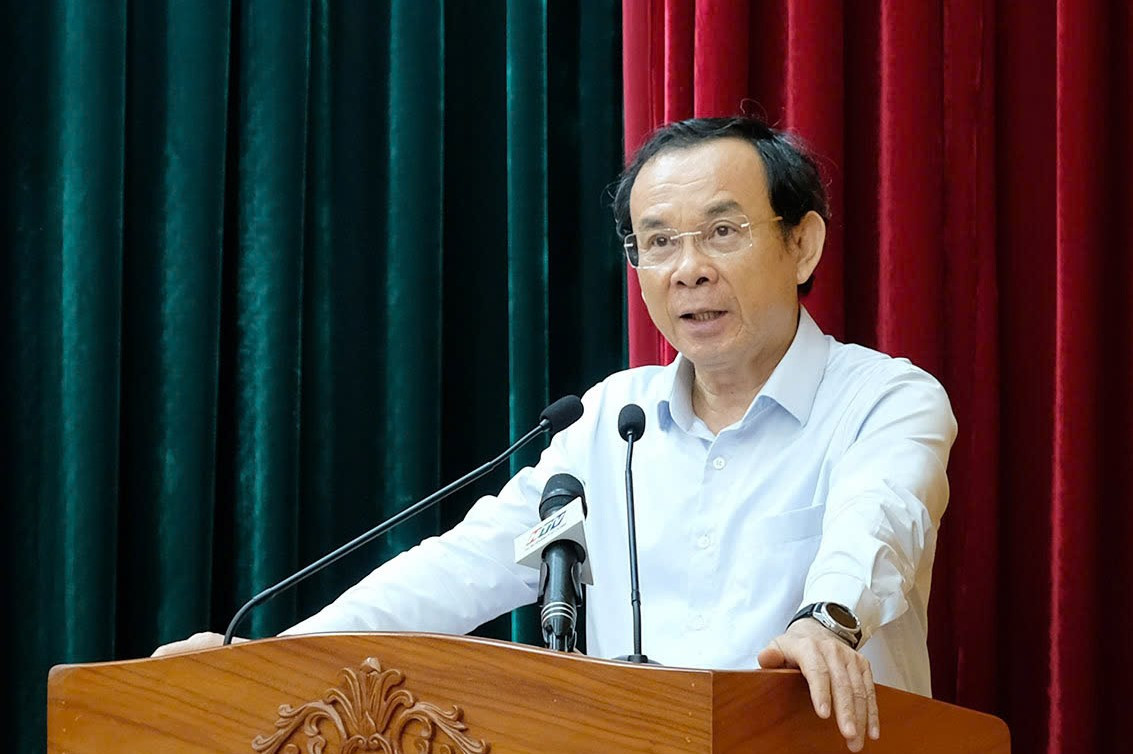 Bí thư Thành ủy TPHCM Nguyễn Văn Nên trao đổi tại hội nghị. Ảnh: T.T Bí thư Thành ủy TPHCM Nguyễn Văn Nên trao đổi tại hội nghị. Ảnh: T.T