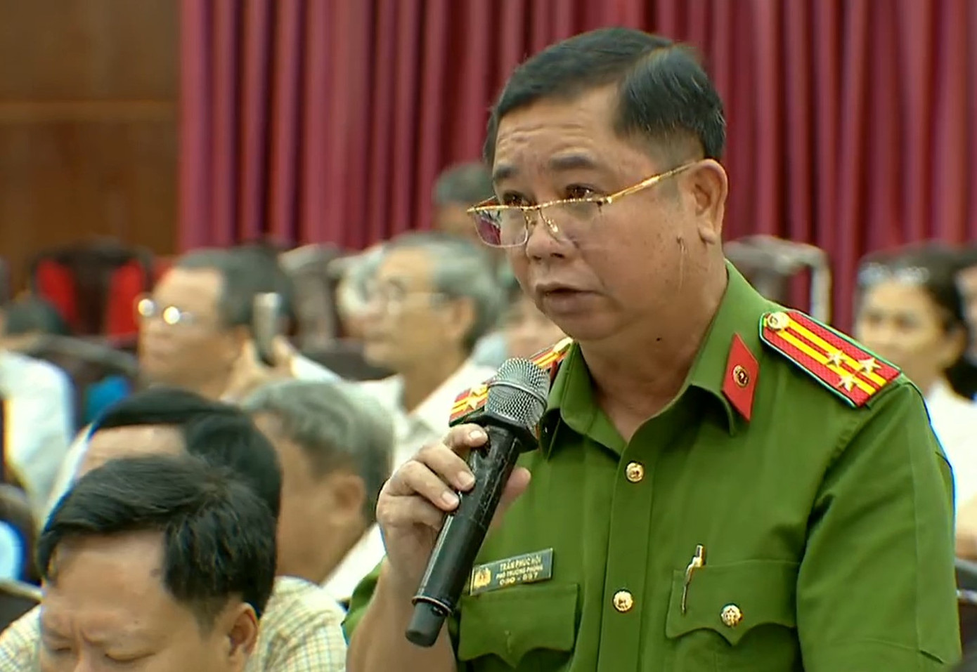 Thượng tá Trần Phúc Hội trao đổi tại chương trình. (Ảnh chụp màn hình) Thượng tá Trần Phúc Hội trao đổi tại chương trình. (Ảnh chụp màn hình)